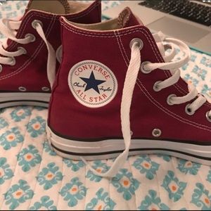 Maroon converse